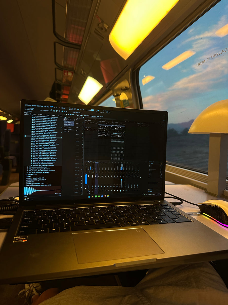 Artista trabajando con NUVORA